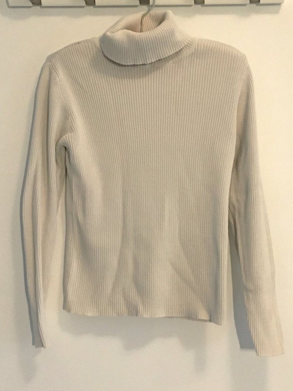 Gap white cotton turtleneck top, size small